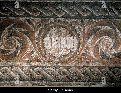 Römisches Mosaik zeigt das Chi-Rho-Symbol mit Alpha und Omega. In Barcelona gefunden. Museum der Geschichte. Barcelona. Spanien. Stockfoto