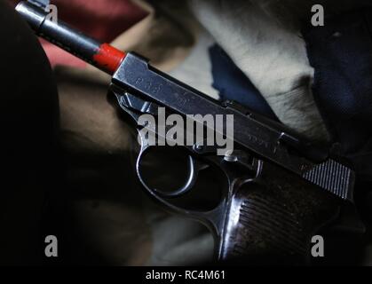 Walther P38. 9-mm-Pistole der Wehrmacht (bewaffneten Kraft von Nazi Deutschland). Grundsätze des Zweiten Weltkrieges. Oskar Schindler Museum. Krakau. Polen. Stockfoto