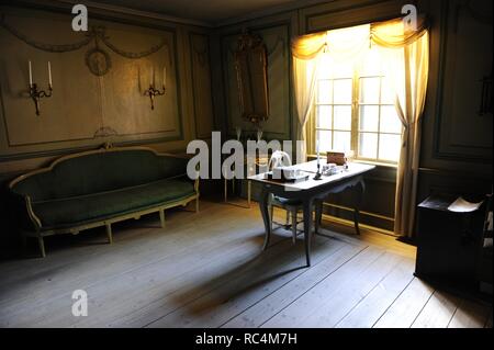 Finnland. Turku. Apotheke Museum und das Qwensel Haus, in den 1700er Jahren in einem Bereich für den Adel vorbehalten. Eine Apotheke aus dem 19. Jahrhundert wurde im shop Flügel des Gebäudes eingerichtet. Zimmer mit dem 18. Jahrhundert im gustavianischen Stil eingerichtet. Stockfoto