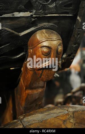 Viking Beförderung. Holz. 800 AD. Detail des Reliefs. Im Grab des Oseberg-schiff gefunden. Wikingerschiffmuseum. Oslo. Norwegen. Stockfoto