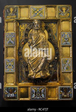 Goldene Buch Cover eines karolingischen Evangelium Buch. Köln, C. 1160-1180. Deutschland. Vergoldetem Silber mit Emaille, übersät mit Steinen. Museum Schnu Tgen. Köln, Deutschland. Stockfoto