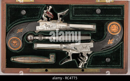 Cased Paar Double-Barreled Turn-Off Flintlock Pistolen. Kultur: Französisch, Paris. Abmessungen: L. der einzelnen Pistole 8 in. (20,3 cm); L. von jedes Fass 3 7/8 in. (9,8 cm); Cal. Jedes .46 in. (11,7 mm); Wt. Jedes Pistole 1 lb. 5 oz. (600 g), bullet Mold (28.196.6a); L.5 3/4 in. (14,6 cm); Wt. 4.3 oz. (121.9 g); Schlüssel (28.196.6b); L.3 7/8 in. (9,8 cm); Wt. 2.6 oz. (73,7 g); Fall (28.196.6. c); H.3 7/16 in. (8,7 cm); W. 11 1/2 in. (29,2 cm); D. 6 7/8 in. (17,5 cm); Wt. 2 lb. 15 oz. (1332.4 g). Engraver: Eventuell Fleury Montagny (Französisch, geboren St. Étienne, 4. Februar 1760 - starb 1836, Marseille). Stockfoto