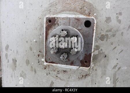 Post Spannung syetem; Stärkung (Stahlbeton) durch die Spannung, die auf das der Stäbe verstärkt nach der Beton gesetzt hat. Stockfoto