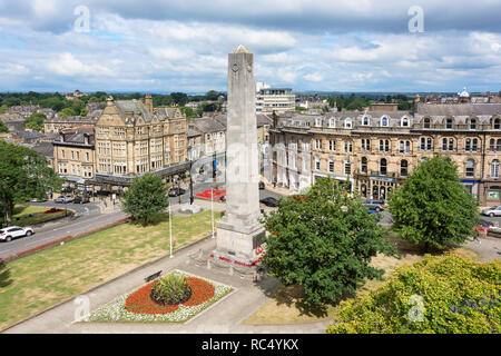 Das Ehrenmal, Cnr. Cambridge Terrasse & Parliament Street, Montpellier Viertel, Harrogate, North Yorkshire, England, Großbritannien Stockfoto