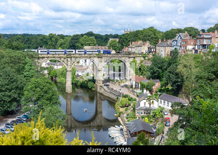 Blick auf den Fluss Nidd aus Knaresborough Castle, Knaresborough, North Yorkshire, England, Vereinigtes Königreich Stockfoto