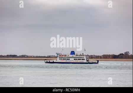 Die wight Link Fähre t Cecilia' unterwegs am Meer in Portsmouth Harbour, Portsmouth, Südküste England, UK Segeln nach Fishbourne, IoW Stockfoto