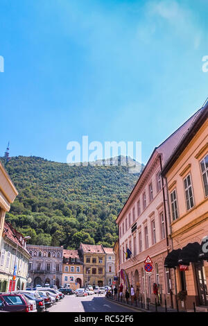 Brasov, Rumänien - 2013: Brasov Zeichen auf den Hügeln Stockfoto