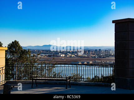 Am frühen Morgen Ausblick auf San Diego und North Island von Rosecrans National Cemetery Stockfoto