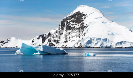 Natur und Landschaft der Antarktis. Studium der ein Phänomen der globalen Erwärmung auf dem Planeten. Eisberge und Ices. Bewohner des Südlichen Ozeans. Stockfoto