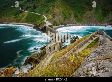 San Juan de Gaztelugatxe zickzack Seide wasser Top View Stockfoto