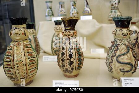 Miska Krug. Von links nach rechts: 1855, 1828 und 1833. Mezocsat, Borsod Grafschaft. Ethnographisches Museum. Budapest. Ungarn. Stockfoto