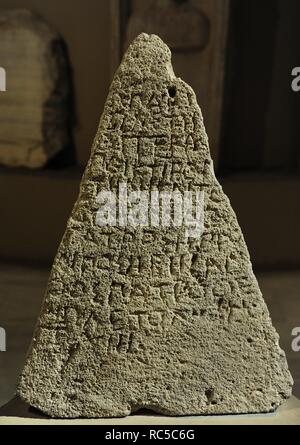 Pyramidale Grabstele. 5. Jahrhundert vor Christus. Kalkstein. Von Sinope (Sinop). Archaische Periode. Archäologisches Museum. Istanbul. Turkei. Stockfoto