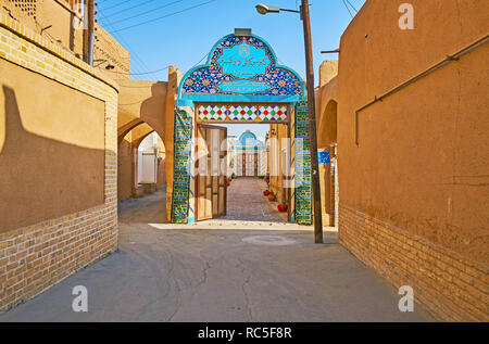 YAZD, Iran, 18. Oktober 2017: Eine historische Altstadt mansions ist occuied von Yazd Bar Association, in den engen Gassen versteckt adjace Adobe Stockfoto