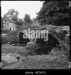 Packesel Brücke, Trawden Wycoller, Wald, Pendle, Lancashire, 1966-1974. Schöpfer: Eileen Deste. Stockfoto