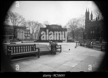 Antwort Kriegerdenkmal, Barras Brücke, Newcastle Upon Tyne, c 1955 - c 1980. Schöpfer: Ursula Clark. Stockfoto