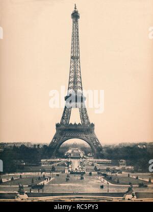 "Paris. - La Tour Eiffel. - LL, c 1910. Schöpfer: Unbekannt. Stockfoto