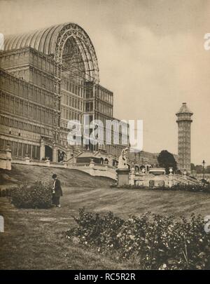 "Glas und Träger des Crystal Palace in Sydenham', c 1935. Schöpfer: Donald McLeish. Stockfoto