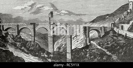 Der Extremadura. Puente Romano de Alcántara. El Arco que le falta fue derribado en 1809 y reconstruido En 1860. Grabado. Crónica de España, Historia y Ilustrada Descriptiva de Sus Provincias. Extremadura, 1870. Biblioteca Histórico Militar de Barcelona. Catalunya, España. Stockfoto