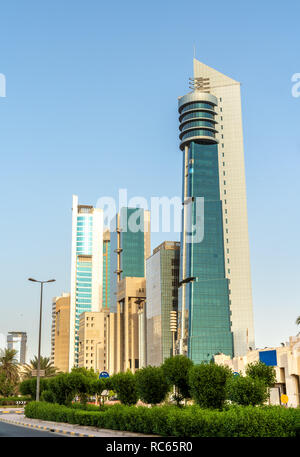 Moderne Wolkenkratzer in Kuwait City Downtown Stockfoto