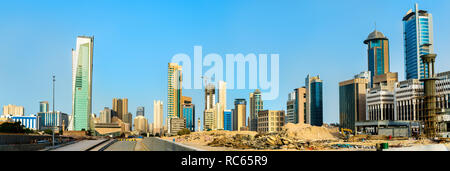 Moderne Wolkenkratzer in Kuwait City Downtown Stockfoto