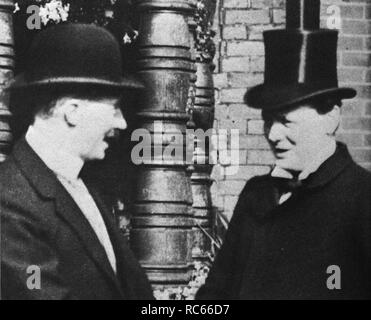 Winston Churchill erfüllt Wahlkreises auf einer Gartenparty in Manchester, August 1907 Stockfoto