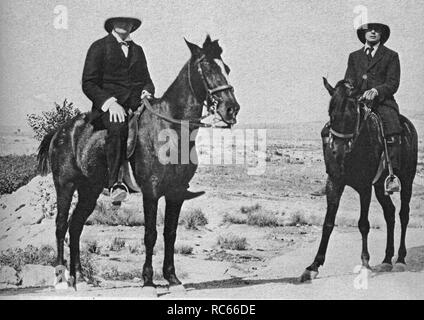 Winston Churchill und Eddie Sumpf reiten im Sudan November 1907 Stockfoto