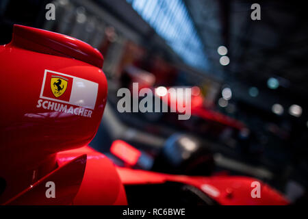 03. Dezember 2018, Nordrhein-Westfalen, Köln: Formel 1 Autos von ferarri können in der Ausstellung die 'Michael Schumacher Private Collection' an motorworld gesehen werden. Foto: Rolf Vennenbernd/dpa Stockfoto