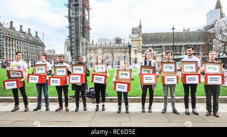 Westminster, London, UK, 14. Jan 2019. Abstimmung der Gruppe haben inszenierten einen Protest in Parliament Square, Westminster, anspruchsvolle ist eine abschließende Einigung Abstimmung auf Theresa's Können, mit roten Urnen. Das Abkommen ist am Morgen im Parlament gewählt zu werden. Credit: Imageplotter Nachrichten und Sport/Alamy leben Nachrichten Stockfoto