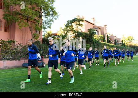 Erwärmen Sie den Spieler in Vorwithtag Training. David Pisot (KSC), Marvin Pourie (KSC), Anton Fink (KSC) in die Vordere Reihe (von links). GES/Fußball/3. Liga: Karlsruher SC - Trainingslager in Marbella, 14.01.2019 - Fußball 3. Division: Karlsruher SC, Trainingslager, Marbella, Jan 14, 2019 - | Verwendung weltweit Stockfoto