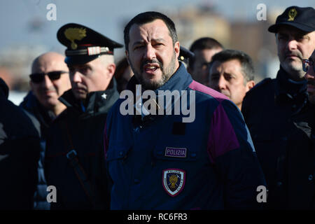 Rom, Italien. 14 Jan, 2019. Rom, Ankunft am Flughafen Ciampino von Cesare Battisti. Credit: Unabhängige Fotoagentur/Alamy leben Nachrichten Stockfoto