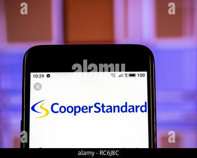 Kiew, Ukraine. 14 Jan, 2019. Cooper Standard Automotive Inc. Logo gesehen auf einem Smartphone angezeigt. Quelle: Igor Golovniov/SOPA Images/ZUMA Draht/Alamy leben Nachrichten Stockfoto