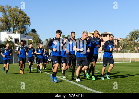 Erwärmen Sie den Player. Kyoung-Rok Choi (KSC), Daniel Gordon (KSC), Marvin Pourie (KSC), David Pisot (KSC), Anton Fink (KSC), (von links). GES/Fußball/3. Liga: Karlsruher SC - Trainingslager in Marbella, 14.01.2019 - Fußball 3. Division: Karlsruher SC, Trainingslager, Marbella, Jan 14, 2019 - | Verwendung weltweit Stockfoto