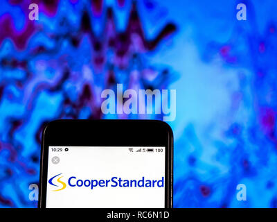 Kiew, Ukraine. 14 Jan, 2019. Cooper Standard Automotive Inc. Logo gesehen auf einem Smartphone angezeigt. Quelle: Igor Golovniov/SOPA Images/ZUMA Draht/Alamy leben Nachrichten Stockfoto