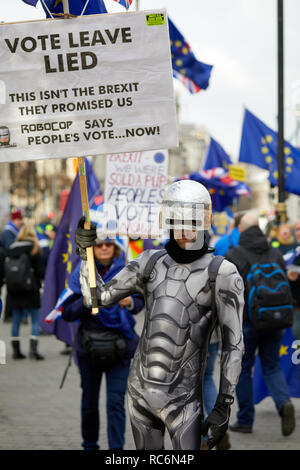 London, Großbritannien - 14 Jan, 2019: Weiterhin ein Verfechter gekleidet wie Robocop außerhalb des Parlaments von Westminster demonstriert. Credit: Kevin J. Frost-/Alamy leben Nachrichten Stockfoto