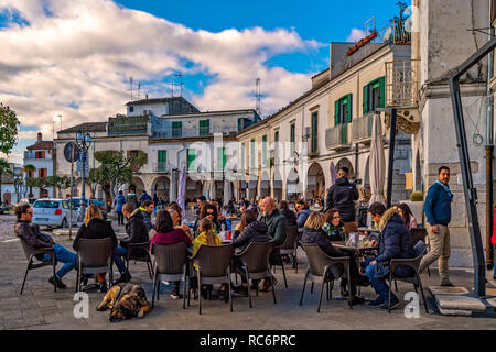 Italien Basilikata Venosa Piazza Umberto I, Arkaden Stockfoto