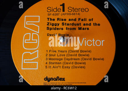 David Bowie vinyl record & Label - Der Aufstieg und Fall von Ziggy Stardust und die Spinnen vom Mars Stockfoto