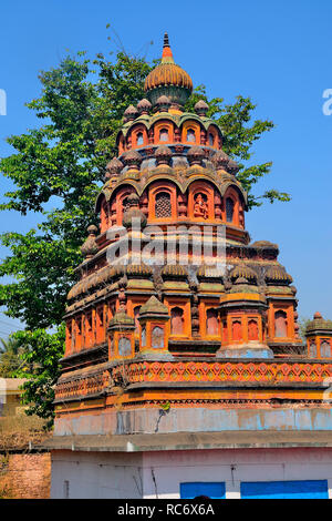 Farbenfrohe Shri RAM Mandir, nahe Dakshin Kashi Shiv Mandir, Mahuli Sangam, Satara, Maharashtra, Indien Stockfoto