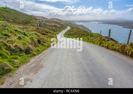 Idyllische Küstenlandschaft rund um Sky Road in Connemara, einer Region im Westen von Irland Stockfoto