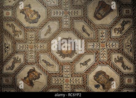 Mosaico de Medusa y las Estaciones. Las Mejores. Siglo IV. Procedente de Palencia, Castilla y León. Museo Arqueológico Nacional. Madrid. España. Stockfoto