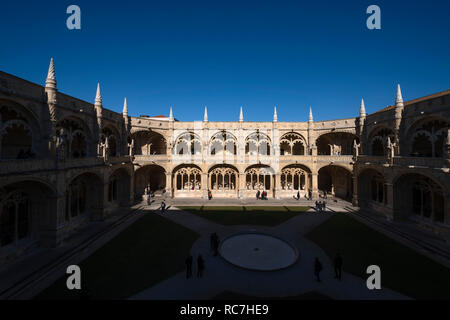 Kreuzgang der Jeronimos Kloster (Mosteiro dos Jerónimos), Lissabon, Portugal Stockfoto