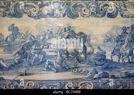 Traditionelle portugiesische Azulejos bemalten Kacheln Darstellung einer Schlacht Szene am Marques de Pombal Palace in Oeiras, Portugal, Europa Stockfoto