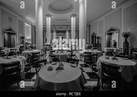 Speisesaal im berühmten Hotel Palacio die sowohl von deutscher und alliierter Spione während des Zweiten Weltkriegs stark frequentiert wurde, sowie Ian Fleming Stockfoto