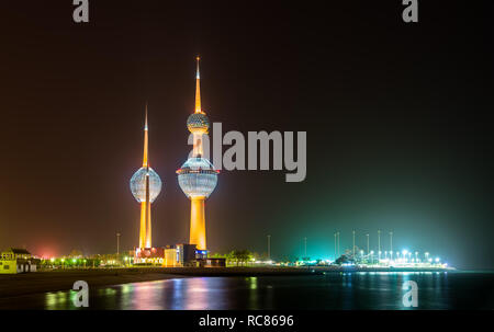 Blick auf den Kuwait Towers bei Nacht Stockfoto