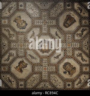 Mosaico de Medusa y las Estaciones. Siglo IV. Procedente de Palencia, Castilla y León. Museo Arqueológico Nacional. Madrid. España. Stockfoto