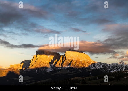 Schlern-Rosengarten auf der Seiser Alm, Dolomiten, Seiser Alm, Südtirol, Italien Stockfoto