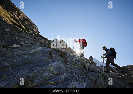 Wanderer Freunde in Mont Cervin, Matterhorn, Wallis, Schweiz Stockfoto
