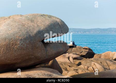 Meer und Granitfelsen, Lannion, Côte de Granit Rose, Côtes d'Armor, Bretagne, Frankreich Stockfoto