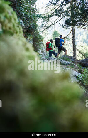 Wanderer stoppen für die Pause, Mont Cervin, Matterhorn, Wallis, Schweiz Stockfoto