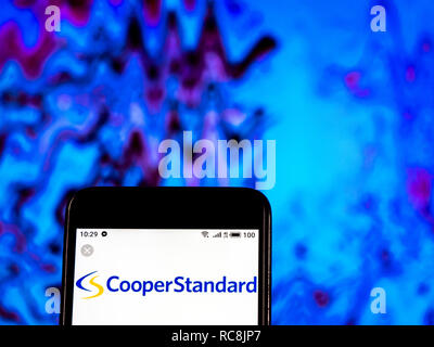 Cooper Standard Automotive Inc. Logo auf dem Smartphone angezeigt. Stockfoto