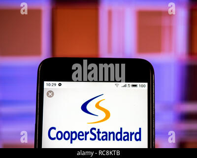 Cooper Standard Automotive Inc. Logo auf dem Smartphone angezeigt. Stockfoto